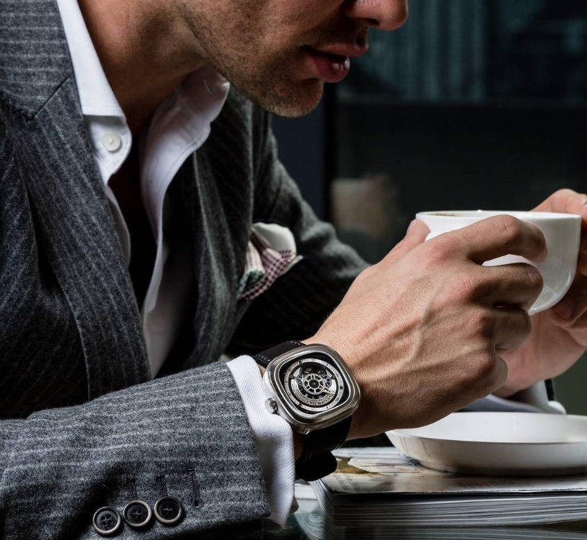 P1B.01_dễ_dàng_kết_hợp_với_những_bộ_suit_lịch_lãm