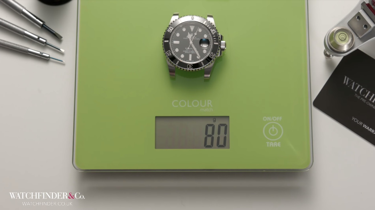 Cân nặng Rolex Submariner 116610LN là 80 Gram