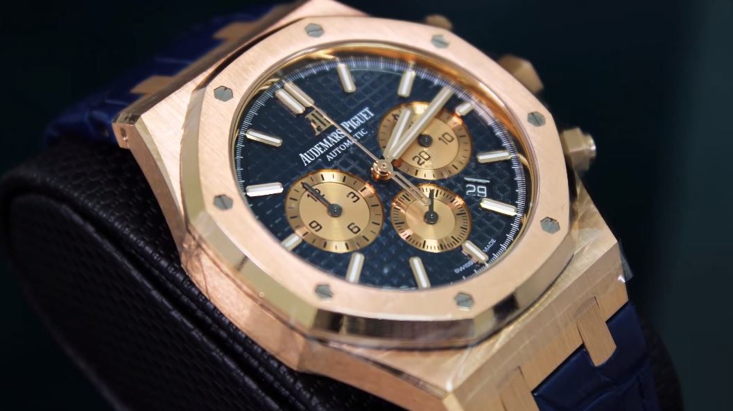 Mẫu_Đồng_hồ_Audemars_Piguet_Royal_Oak_41_mới_phiên_bản_vàng_hồng_mặt_số_xanh