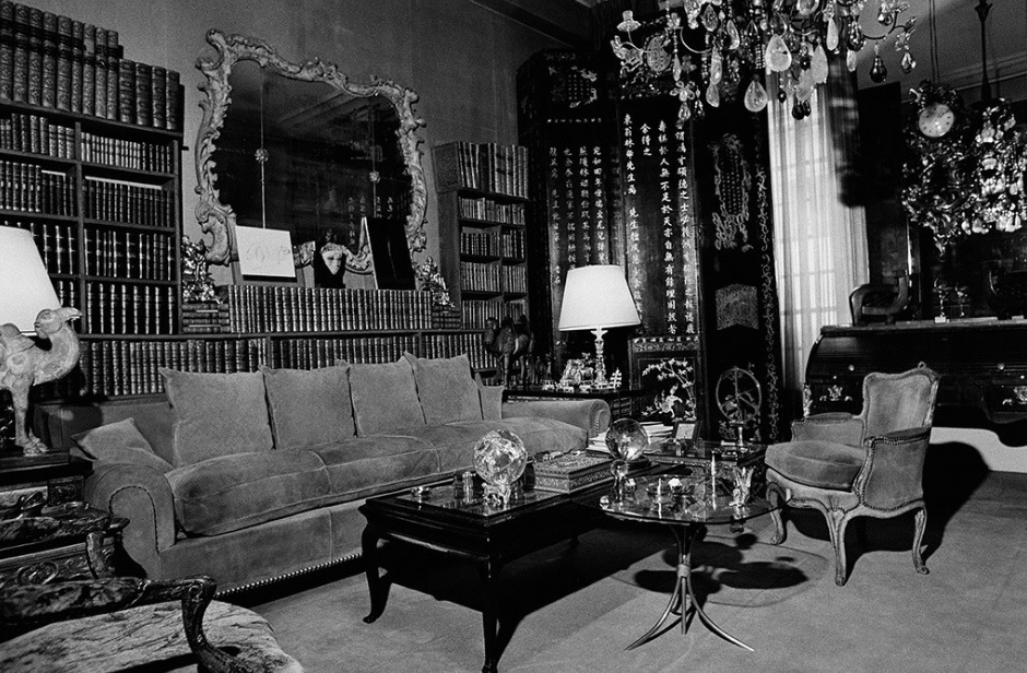 Quả_cầu_tiên_tri_của_Coco_Chanel_trên_bàn_cà_phê_tại_căn_hộ_31_Rue_Cambon_Paris