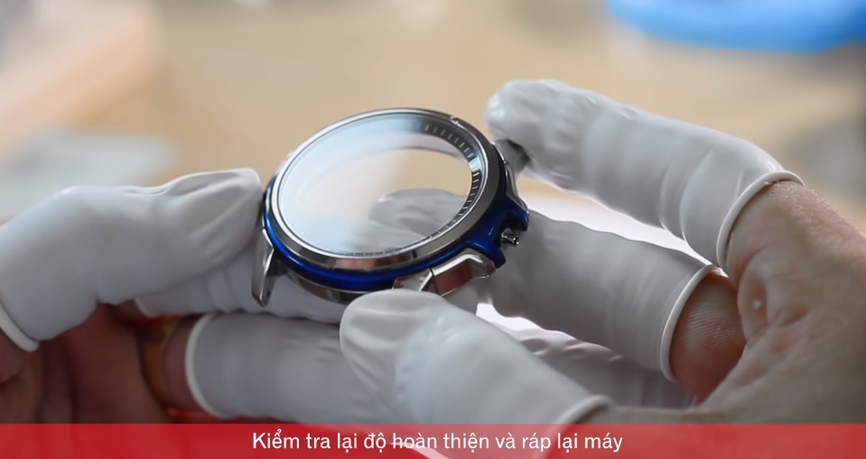 Thay_kính_đồng_hồ_Kiểm_tra_lại_độ_hoàn_thiện_sau_khi_thay_kính