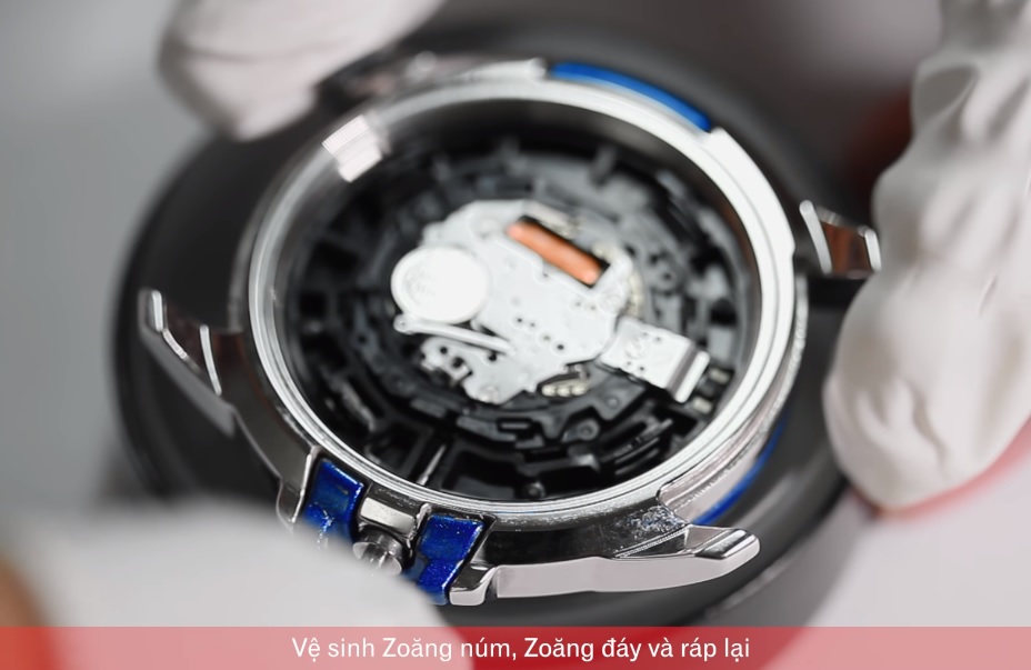 Thay_kính_đồng_hồ_Vệ_sinh_lại_zoăng_núm_và_lắp_lại