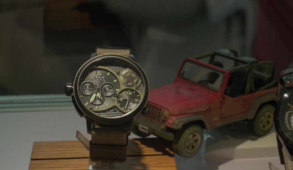Đồng_hồ_Jeep-tất_nhiên_là_lấy_cảm_hứng_từ_xe_Jeep