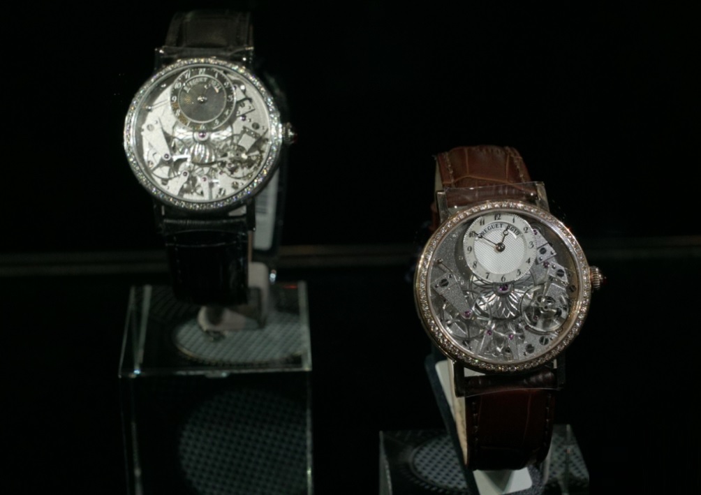 Breguet Tradition - thiết kế đặc biệt với những chi tiết máy được đưa lên mặt số