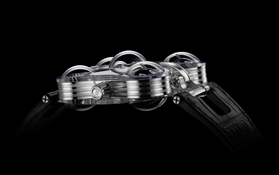 MB&F_HOROLOGICAL_MACHINE_NO.6_vẫn_mang_phong_cách_đồng_hồ_truyền_thống