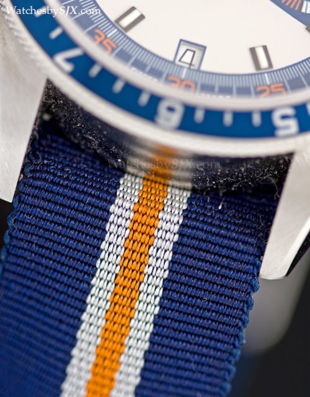 Tudor_Heritage_Chrono_Blue_được_trang_bị_dây_vải_cùng_tông_màu