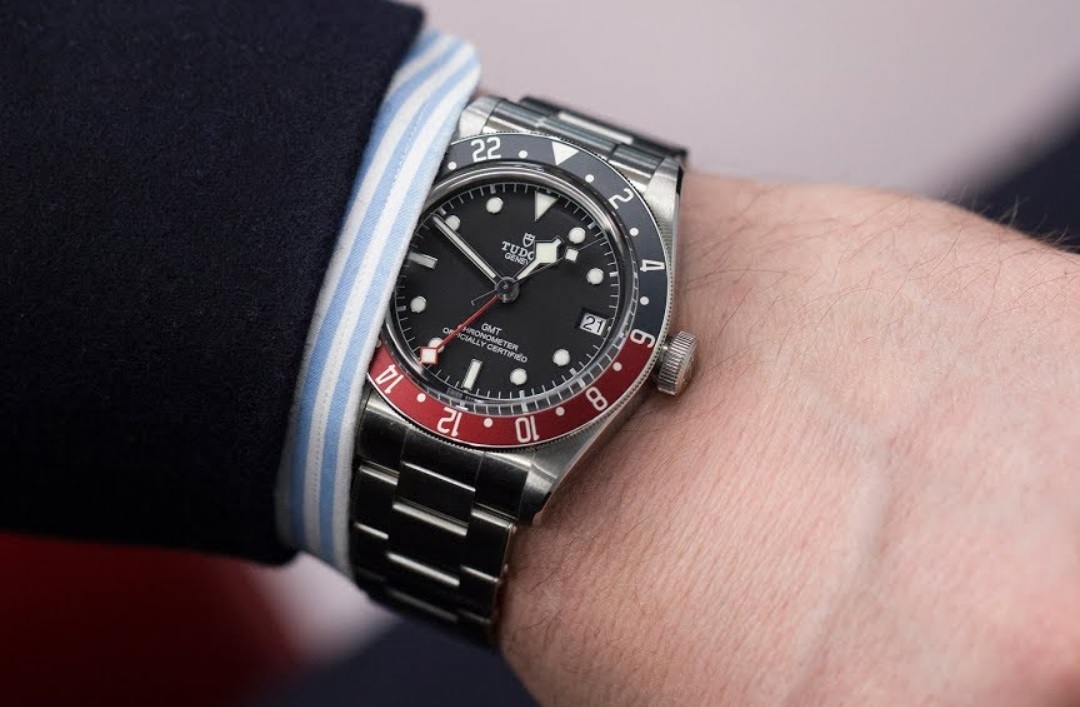 Đánh giá đồng hồ Tudor black Bay GMT-1