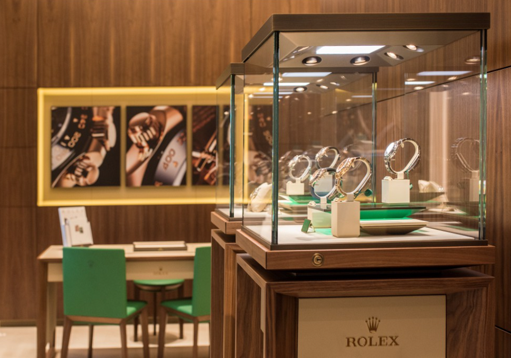 Bảo quản đồng hồ Rolex ở tủ trưng bày