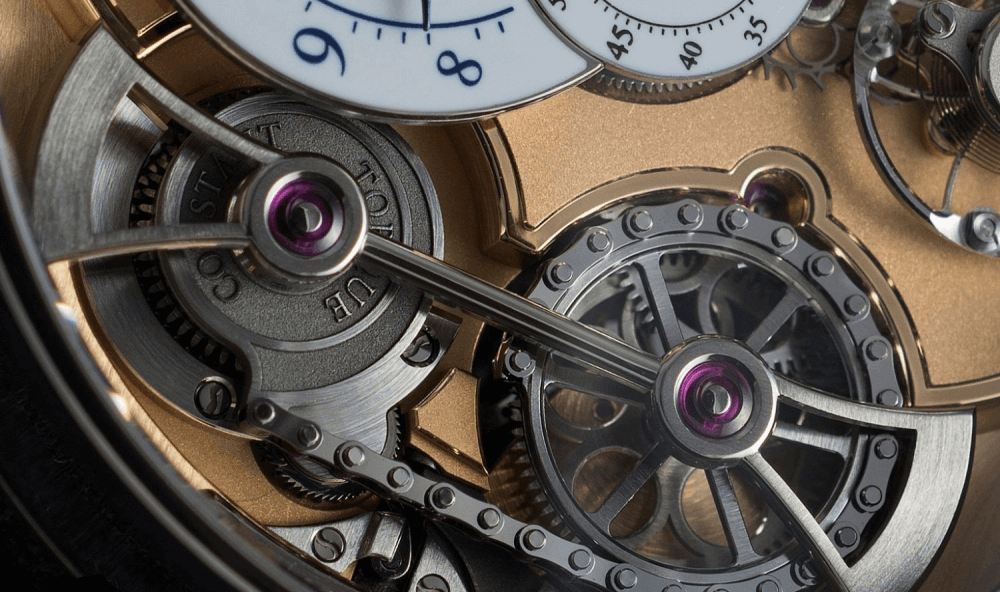 Đồng hồ Romain Gauthier Logical One rõ nét với bộ dây xích