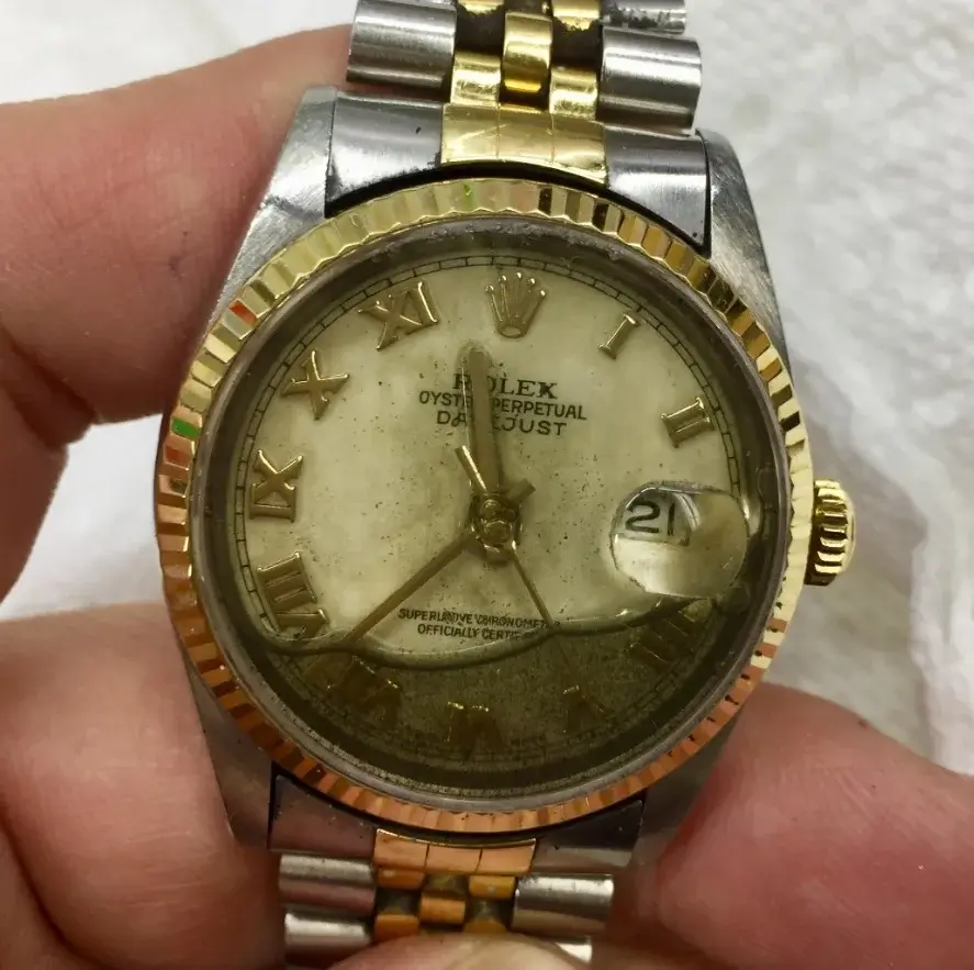 Đồng hồ Rolex bị hỏng do nước vào