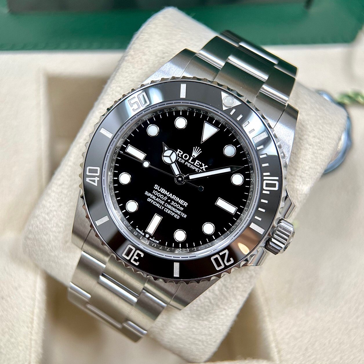 Đồng hồ Rolex Submariner 124060 No-Date Fullbox năm 2022