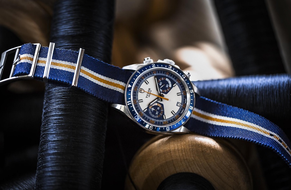 Đồng hồ TUDOR Heritage Chrono Blue với dây vải
