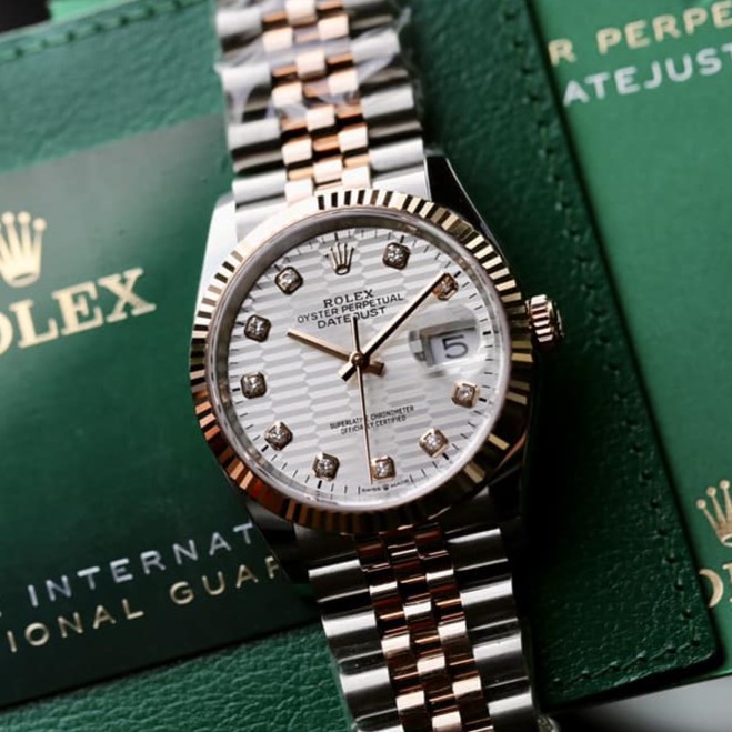 Đồng hồ Rolex Datejust 126231 Mặt số trắng hoa văn gấp nếp