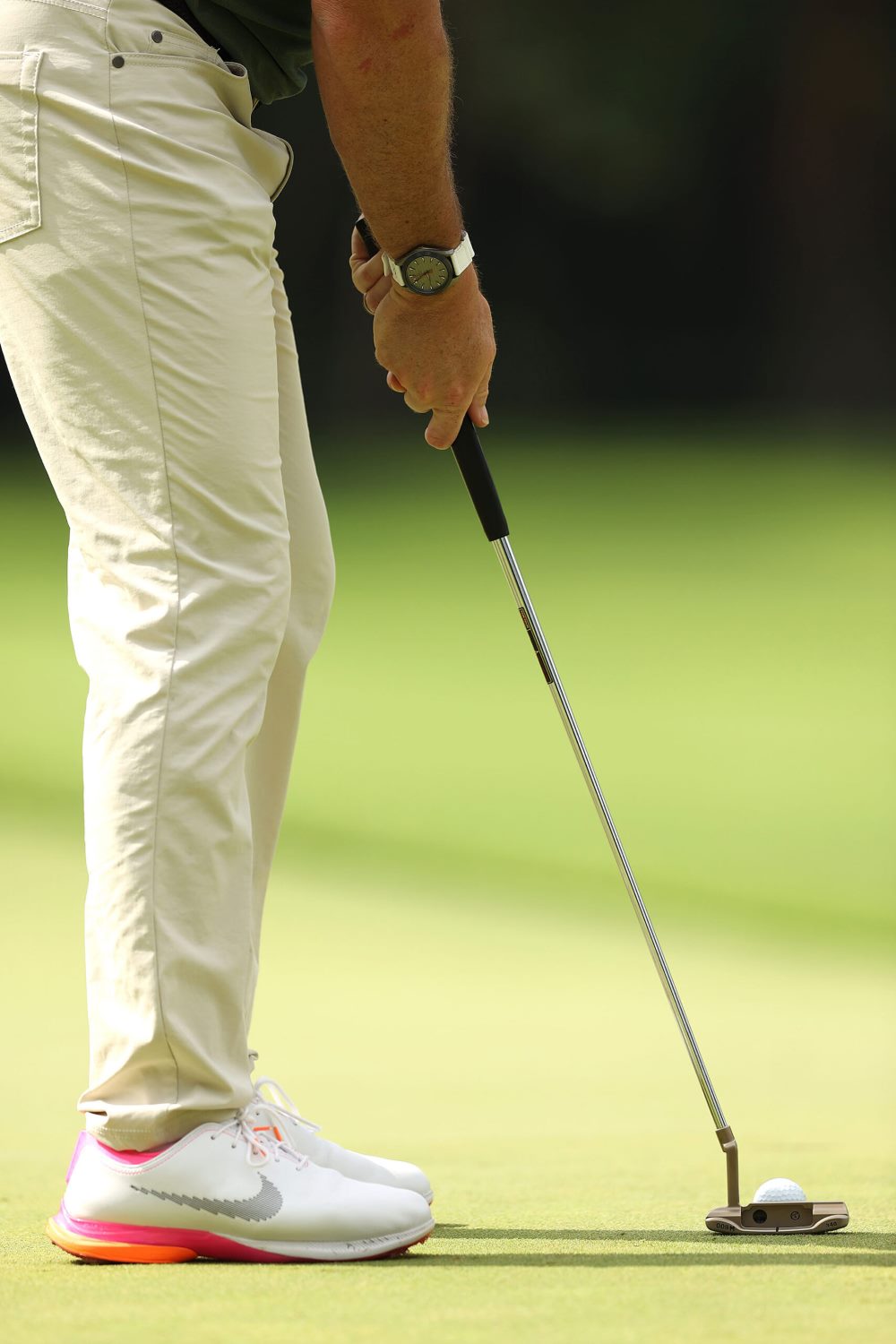 Lợi ích và cân nhắc của việc đeo đồng hồ khi chơi Golf
