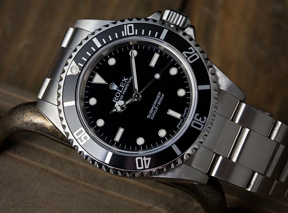 Đồng hồ Rolex Submariner 14060 được sản xuất từ năm 1990 đến năm 2010