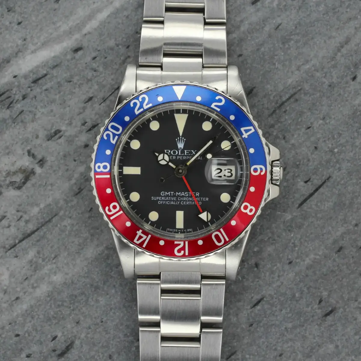 Đồng hồ Rolex GMT-Master 16750 với mặt số glossy lacquer