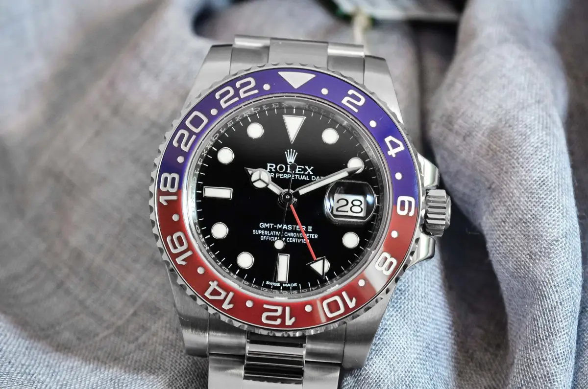 Đồng hồ Rolex GMT-Master II 116719BLRO "Pepsi" vàng trắng