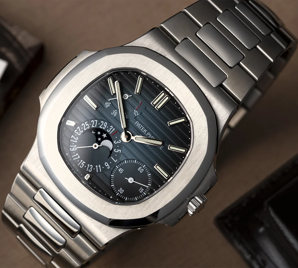 Patek Philippe Nautilus 5712/1A – 2006 đến nay (Hiển thị pha trăng & dự trữ năng lượng)