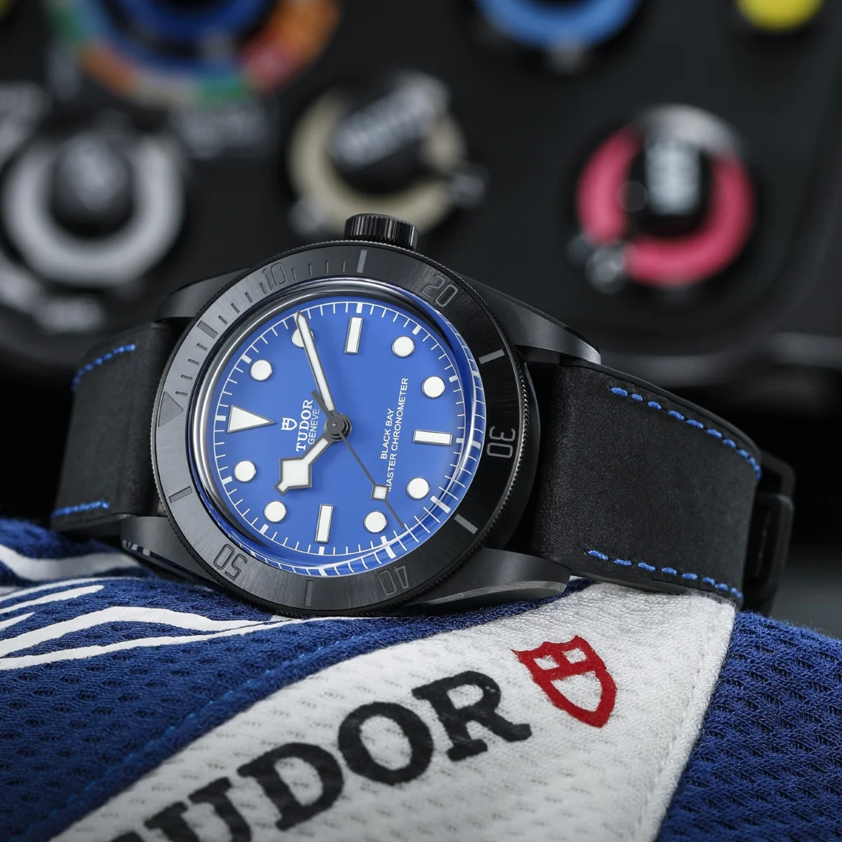 Tudor Black Bay Ceramic 41mm Ref. M79210CNU-0007: Sự kết hợp hoàn hảo giữa gốm và sắc xanh