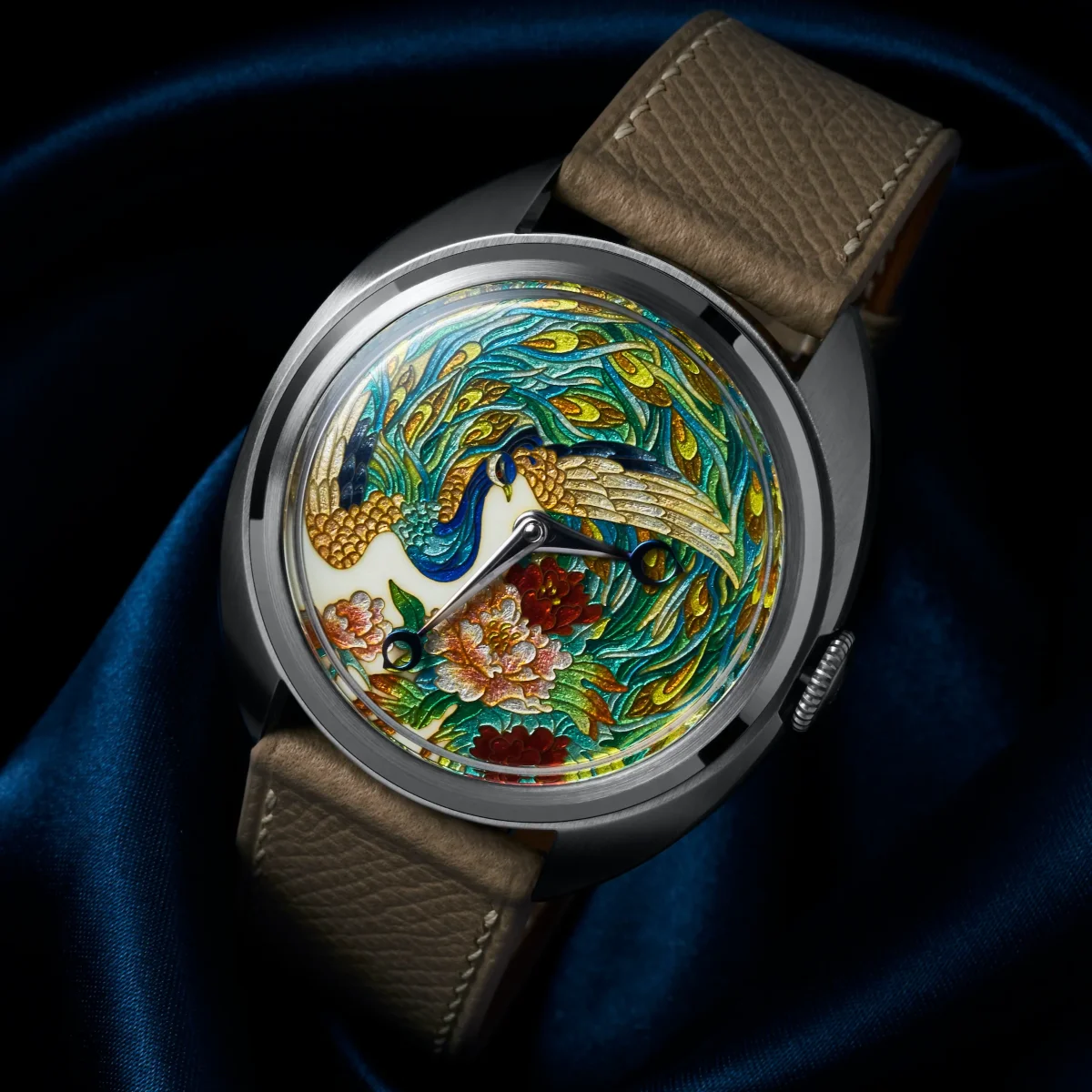 Cloisonné Enamel: Vũ Điệu Của Những Sợi Vàng Siêu Mảnh