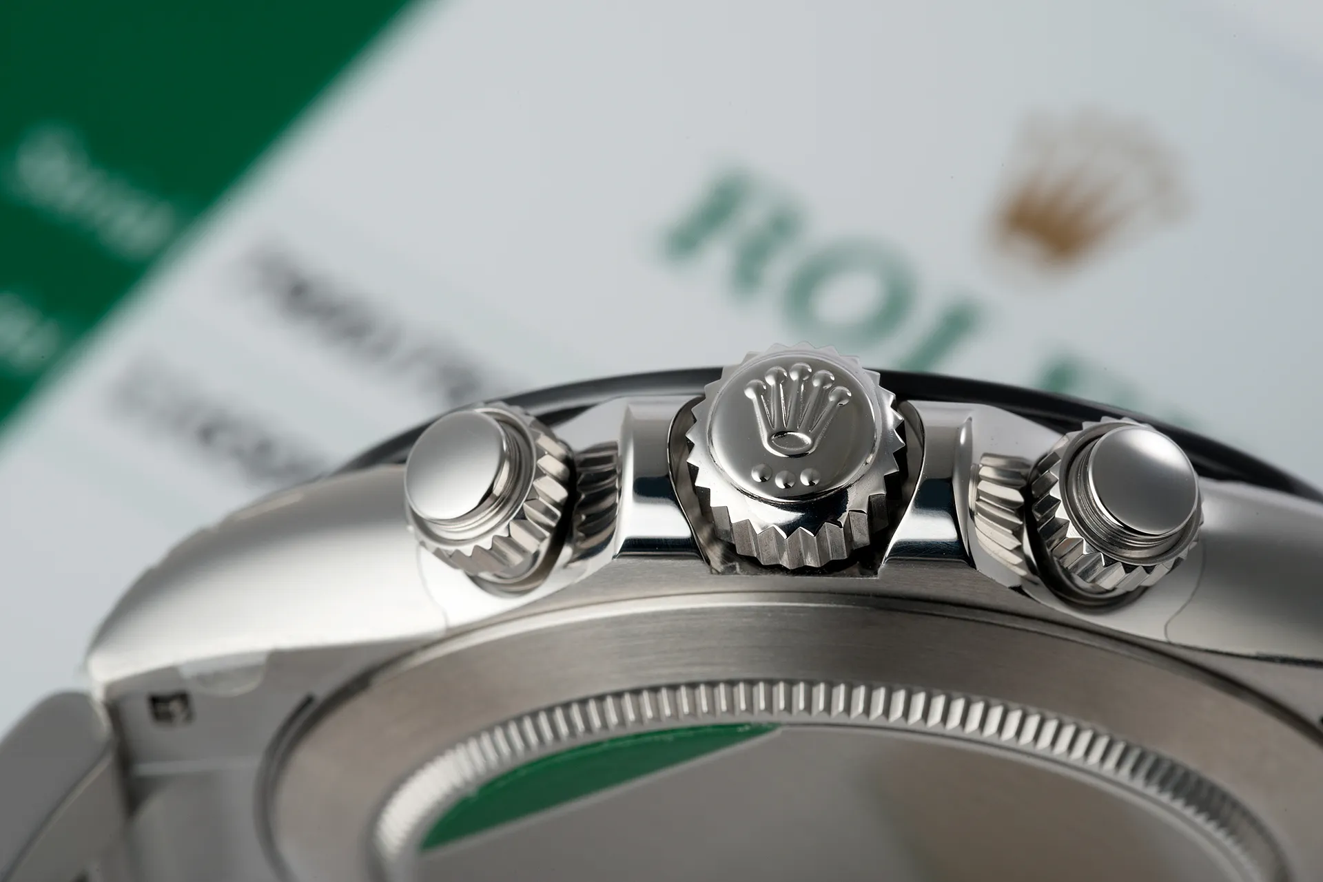 Nút Bấm Chronograph Vặn Xoắn: Bất Tiện Khi Cần Thao Tác Nhanh