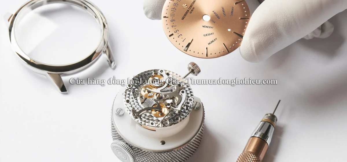 Cận cảnh một chi tiết máy bị gỉ sét trước khi sửa và sáng bóng sau khi được xử lý tại Lương Gia